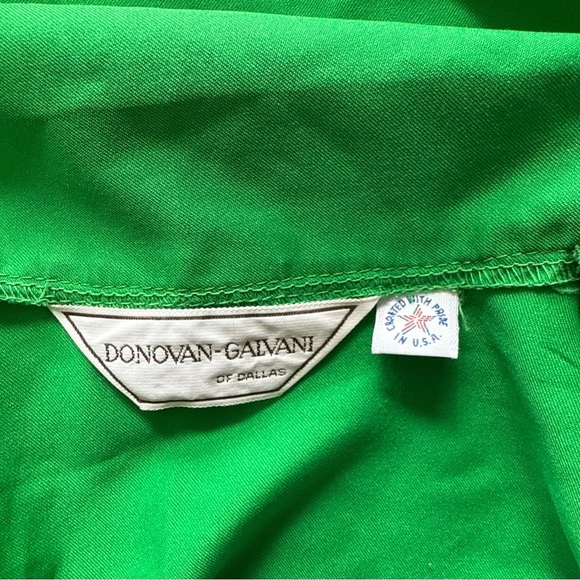 Elegant Green Women's Button-Down Shirt - Picture 6 of 9